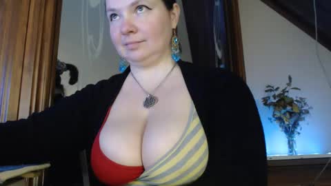 Snapshot of amorelara chatting on 03/04/25, 07:08 amorelara online show from 03/04/25, 07:08