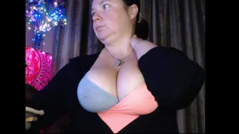 Snapshot of amorelara chatting on 09/20/25, 08:26 amorelara online show from 09/20/25, 08:26