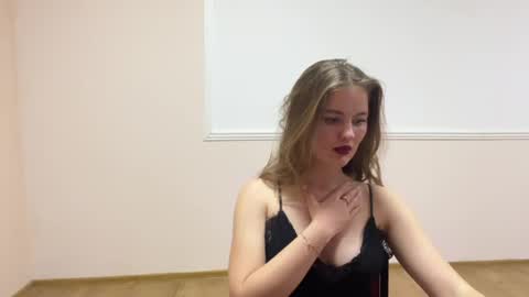 Snapshot of amorelle_ chatting on 04/19/26, 12:54 amorelle_ online show from 04/19/26, 12:54