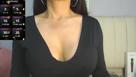 Snapshot of amy_le chatting on 06/22/26, 01:52 Amy online show from 06/22/26, 01:52