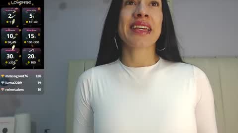 Snapshot of amy_le chatting on 07/28/26, 02:13 Amy online show from 07/28/26, 02:13