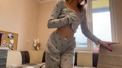 amy_meoww online show from 10/31/25, 12:06