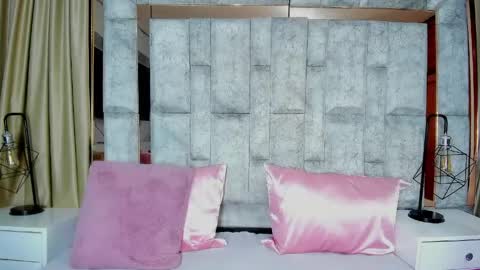 Emy Noa  online show from 04/11/26, 07:45