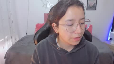 Amy sophia 3 online show from 11/10/25, 01:10