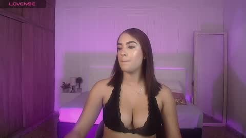 Snapshot of amyjohnsonn chatting on 04/27/26, 02:31 amyjohnsonn online show from 04/27/26, 02:31