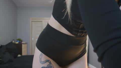 Snapshot of amylanee chatting on 10/06/25, 07:50 amylanee online show from 10/06/25, 07:50