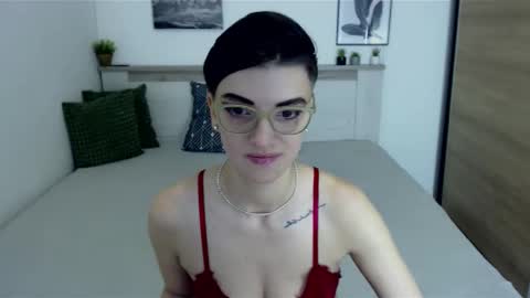 Snapshot of amylexy chatting on 12/20/24, 08:28 Hi there guys My pleasure in your hands pvt is open online show from 12/20/24, 08:28