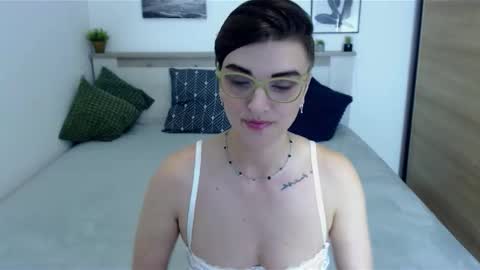 Snapshot of amylexy chatting on 09/28/25, 08:14 Hi there guys My pleasure in your hands pvt is open online show from 09/28/25, 08:14