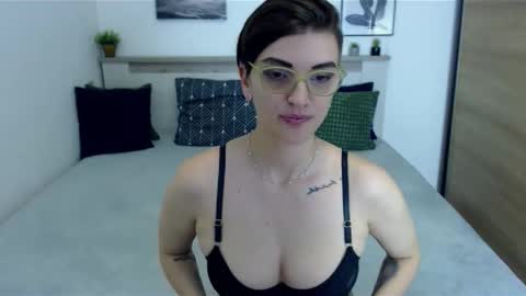 Snapshot of amylexy chatting on 10/04/25, 07:34 Hi there guys My pleasure in your hands pvt is open online show from 10/04/25, 07:34