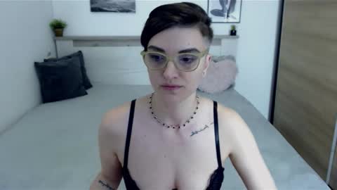 Snapshot of amylexy chatting on 04/07/26, 11:43 Hi there guys My pleasure in your hands pvt is open online show from 04/07/26, 11:43