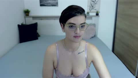 Snapshot of amylexy chatting on 07/18/26, 06:45 Hi there guys My pleasure in your hands pvt is open online show from 07/18/26, 06:45