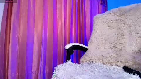 Amy ... Nice to meet u   thumb up me please its important online show from 09/11/25, 09:26