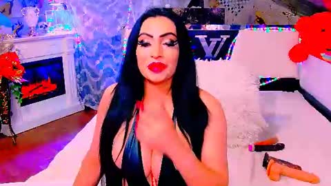 Snapshot of amyrarosera chatting on 07/13/26, 09:28 Alimoonyia online show from 07/13/26, 09:28