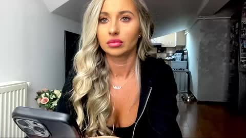 amyroberta92 online show from 01/13/25, 10:03