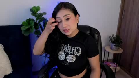 Snapshot of amyross1 chatting on 04/25/26, 10:29 Aleja online show from 04/25/26, 10:29