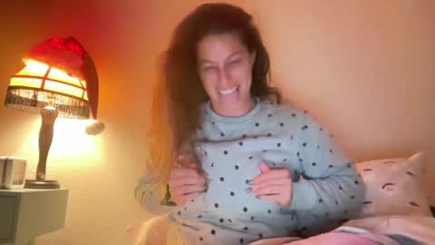 Amy Smilez online show from 12/14/25, 10:42