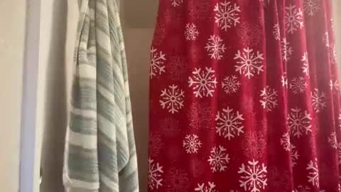 Amy Smilez online show from 12/15/25, 04:11