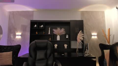 AMY WALKER online show from 03/01/25, 10:13