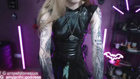 Snapshot of amywhitenessxx chatting on 05/11/26, 12:11 Amy switch Goddess divine Mistress online show from 05/11/26, 12:11