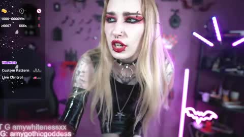 Snapshot of amywhitenessxx chatting on 06/06/26, 11:15 Amy switch Goddess divine Mistress online show from 06/06/26, 11:15
