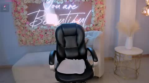    online show from 02/11/25, 04:01