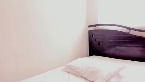 Snapshot of ana_castilo chatting on 12/19/24, 02:57 Ana  IG an castillo 1 online show from 12/19/24, 02:57