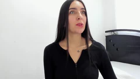 Snapshot of ana_castilo chatting on 12/28/24, 11:41 Ana  IG an castillo 1 online show from 12/28/24, 11:41