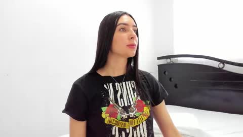 Snapshot of ana_castilo chatting on 12/30/24, 11:26 Ana  IG an castillo 1 online show from 12/30/24, 11:26