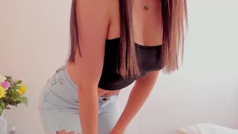 Snapshot of ana_castilo chatting on 02/19/25, 01:28 Ana  IG an castillo 1 online show from 02/19/25, 01:28