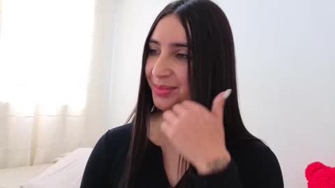 Snapshot of ana_castilo chatting on 10/20/25, 01:44 Ana  IG an castillo 1 online show from 10/20/25, 01:44