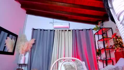 ana_grecco online show from 11/28/25, 08:39