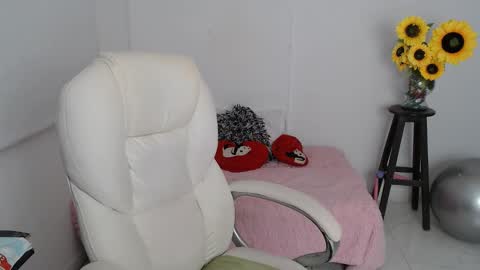  Ana  online show from 11/28/25, 11:29