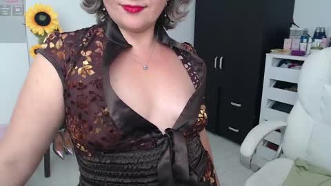 Snapshot of ana_hotmilfx chatting on 12/22/24, 05:34 ANA online show from 12/22/24, 05:34