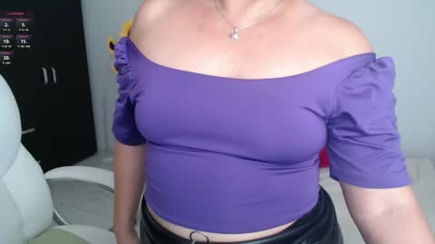 Snapshot of ana_hotmilfx chatting on 02/08/25, 01:11 ANA online show from 02/08/25, 01:11