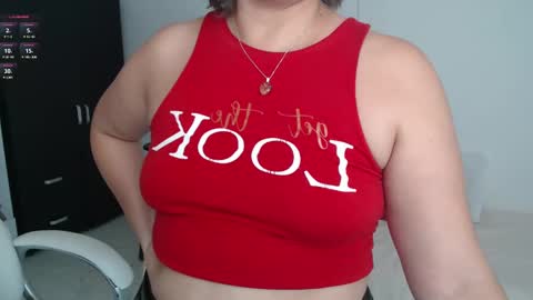 Snapshot of ana_hotmilfx chatting on 03/09/25, 01:15 ANA online show from 03/09/25, 01:15