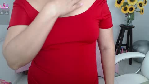 Snapshot of ana_hotmilfx chatting on 09/15/25, 10:10 ANA online show from 09/15/25, 10:10