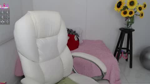 Snapshot of ana_hotmilfx chatting on 09/17/25, 10:00 ANA online show from 09/17/25, 10:00