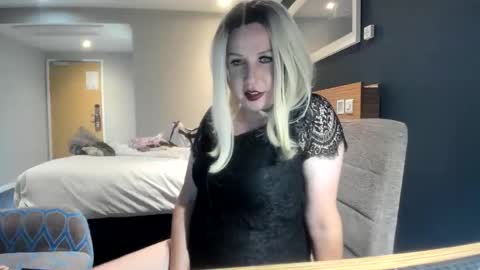 Snapshot of ana_keeluk chatting on 10/10/25, 09:58 Ana Keel online show from 10/10/25, 09:58