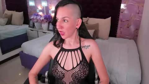 Ana Libiert online show from 10/25/25, 02:02