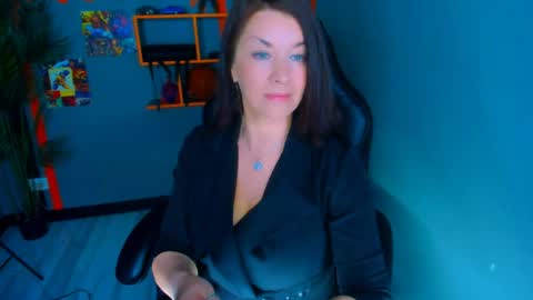 Snapshot of ana_mills chatting on 05/01/26, 10:09 Ana online show from 05/01/26, 10:09