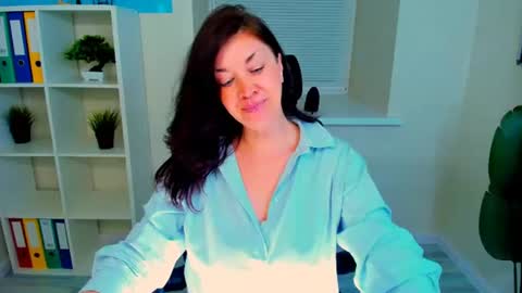 Snapshot of ana_mills chatting on 06/14/26, 02:24 Ana online show from 06/14/26, 02:24