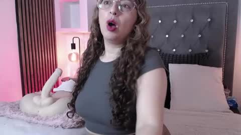 Ana Moon  online show from 05/06/26, 04:41