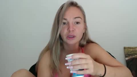 Ana online show from 10/26/25, 07:42