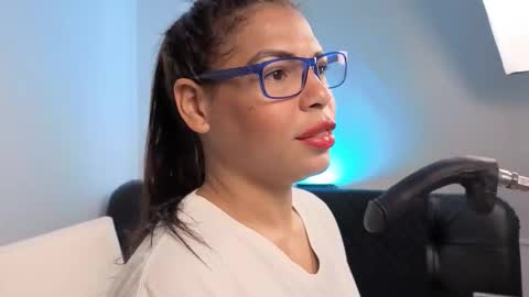 Snapshot of anabel693_ chatting on 02/15/26, 02:14 Anabel Alice Gandara online show from 02/15/26, 02:14