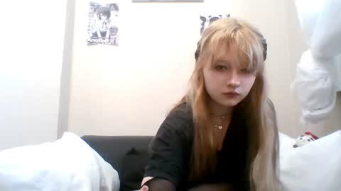Snapshot of anabelbrando chatting on 06/20/26, 12:36 Malvina online show from 06/20/26, 12:36
