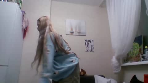 Snapshot of anabelbrando chatting on 06/25/26, 09:41 Malvina online show from 06/25/26, 09:41