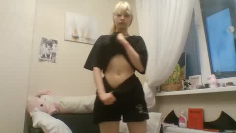 Snapshot of anabelbrando chatting on 07/15/26, 04:56 Malvina online show from 07/15/26, 04:56