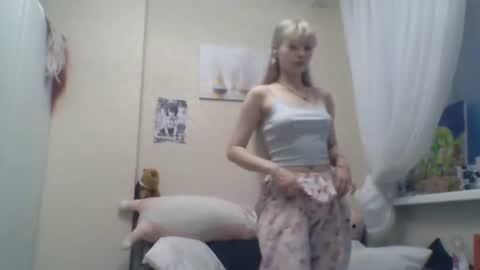 Snapshot of anabelbrando chatting on 07/20/26, 04:42 Malvina online show from 07/20/26, 04:42