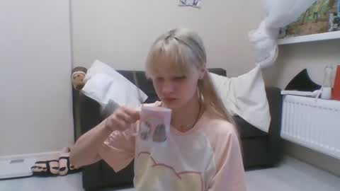 Snapshot of anabelbrando chatting on 07/23/26, 04:27 Malvina online show from 07/23/26, 04:27