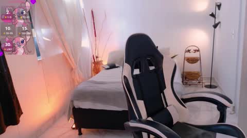 ANABEL WOLF  online show from 11/23/25, 05:24